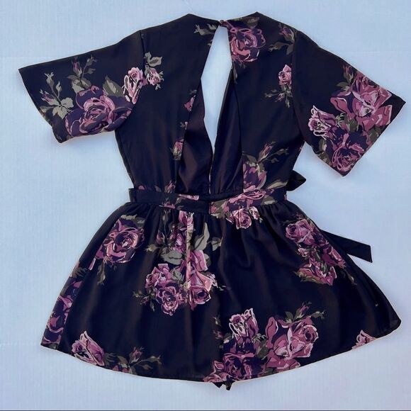 Tobi Floral Romper Lovely Roses Black and Purple Size S - Picture 6 of 9